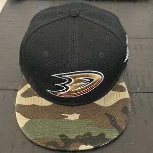 Anaheim Ducks snap back hat, black with military bill. New never worn